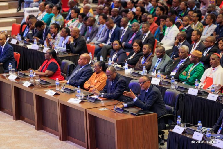 Perezida Kagame yagaragaje igituma imishinga ya Leta idindira cyangwa igahomba