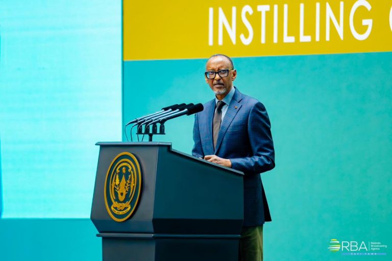 Perezida Kagame yasabye Abanyarwanda guharanira kwigira aho kwigana abandi