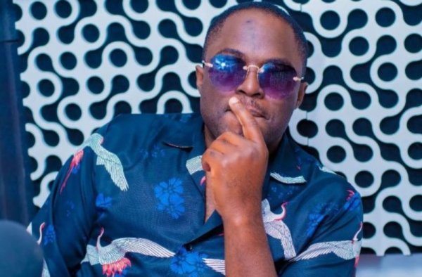 Uncle Austin yasezeye kuri Kiss FM nyuma y’imyaka isaga icumi
