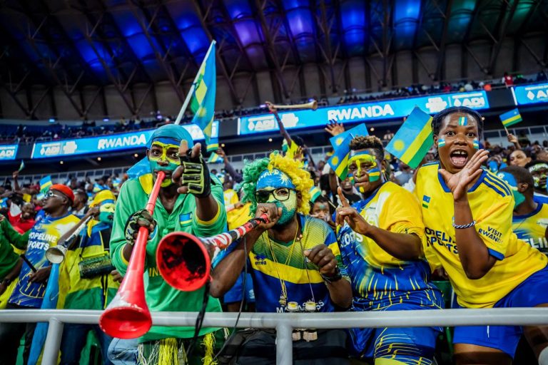 Amavubi yegukanye Igikombe cya FIFA Series imbere ya Perezida Kagame