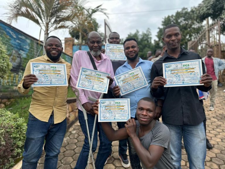 Huye: Abakanishi 44 bo mu Ntara y’Amajyepfo bahuguwe ku kurwanya imyotsi ihumanya ikirere iva mu binyabiziga