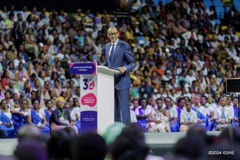 Perezida Kagame yifurije abari n’ abategarugori umunsi mwiza wabahariwe